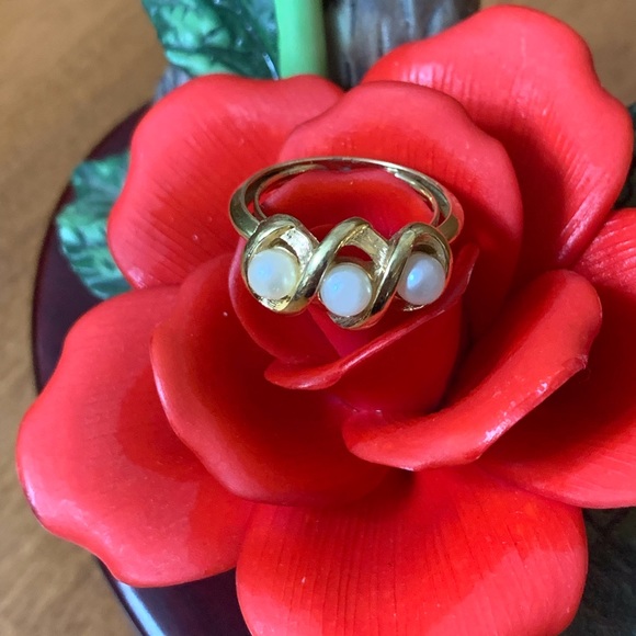 Avon Jewelry - AVON GOLD-TONE FAUX PEARL RING